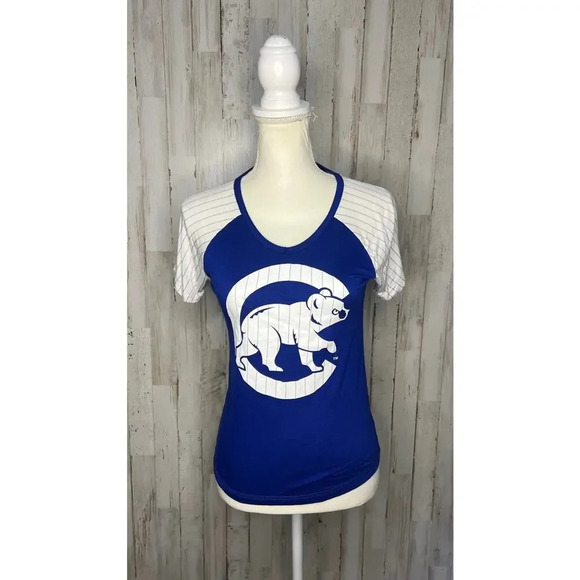 NWT Chicago Cubs Kids‎ V-Neck T-Shirt Blue/White Pin Striped Size XS - Picture 1 of 4